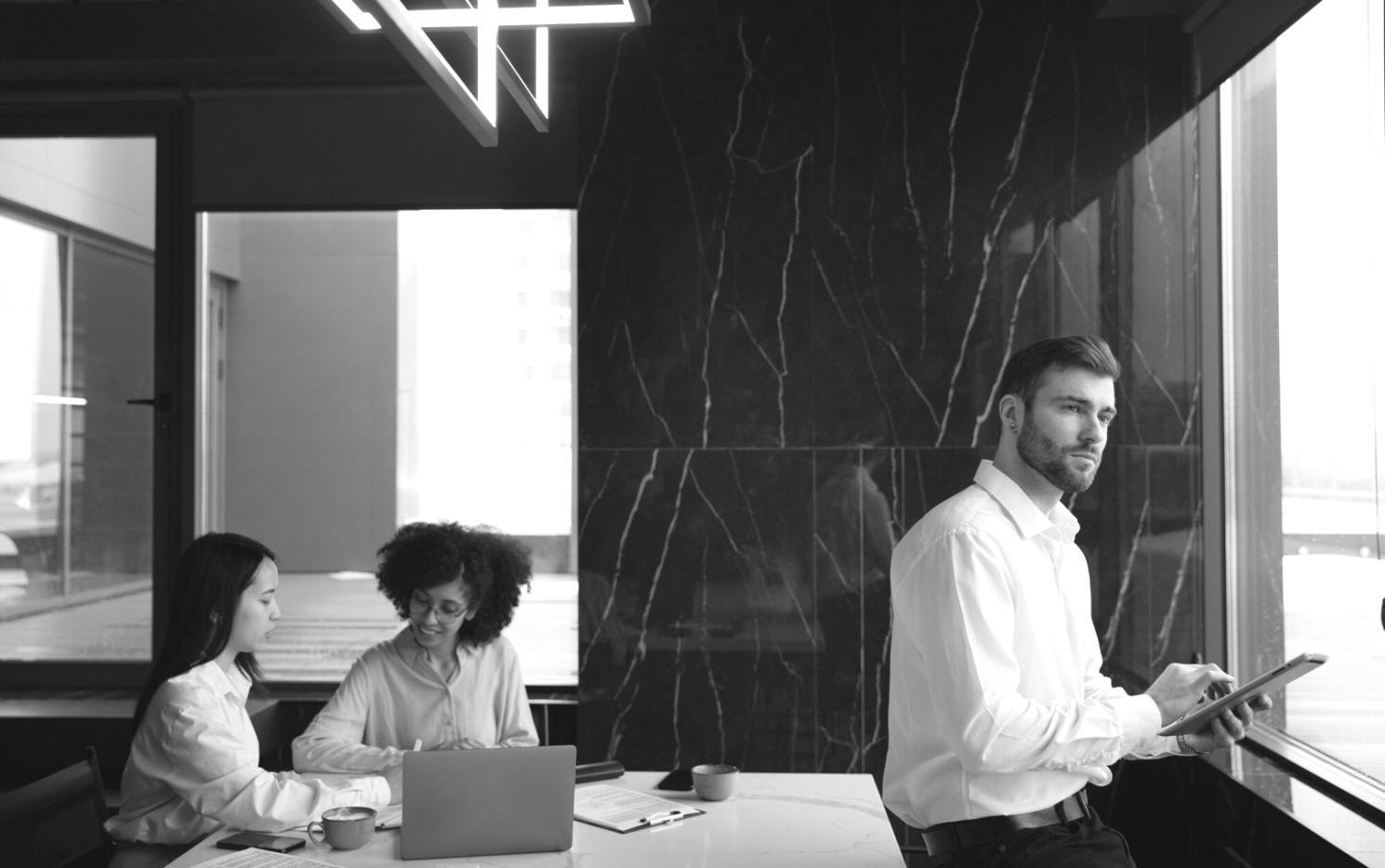 Schermo con dati finanziari analizzati